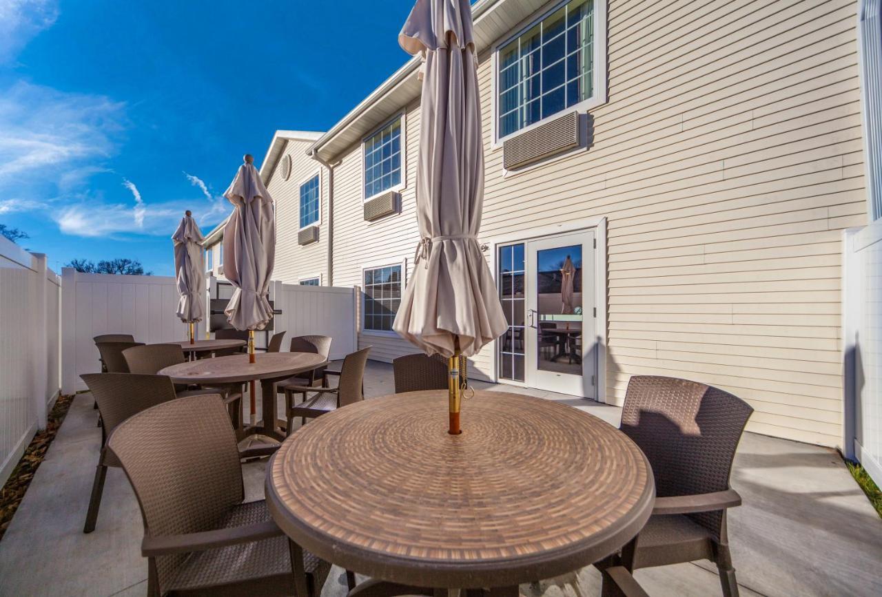 Cobblestone Inn & Suites - Holdrege Экстерьер фото