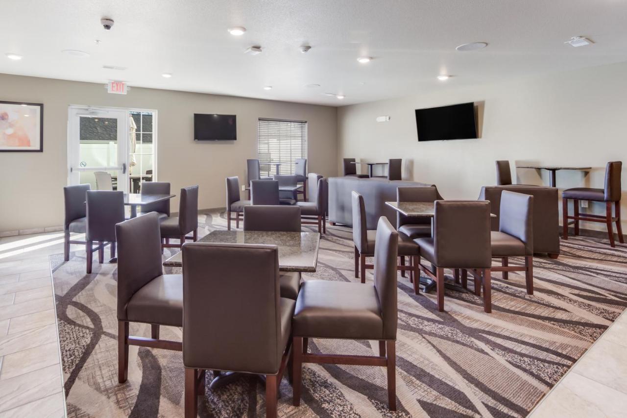 Cobblestone Inn & Suites - Holdrege Экстерьер фото