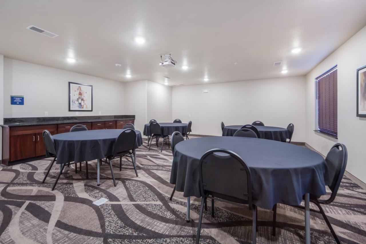 Cobblestone Inn & Suites - Holdrege Экстерьер фото
